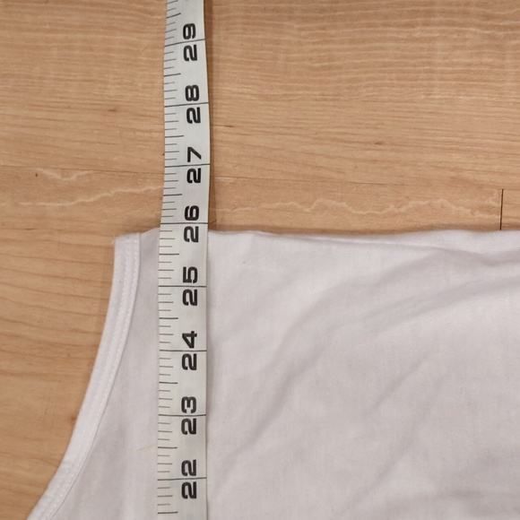 NWOT Torrid 4 Classic Fit Tank - Picture 3 of 5